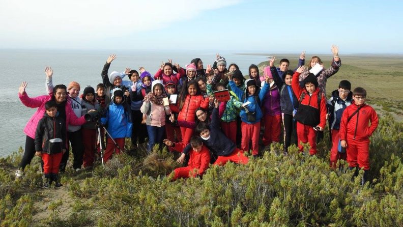 Escolares de Porvenir realizaron excursión educativa a Bahía Lomas, uno de los humedales más importantes de Sudamérica